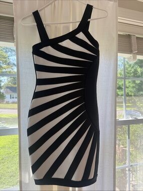BELLA BARNETT  Black and White Bodycon Dress *NWT!